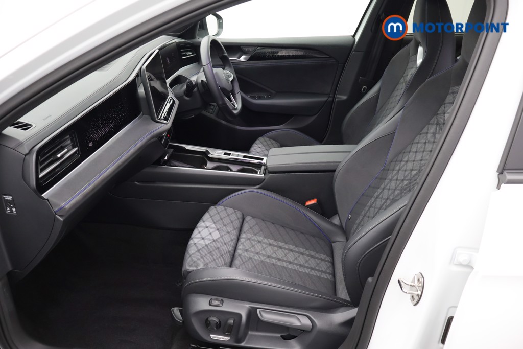 Volkswagen Passat R-Line Automatic Petrol Plug-In Hybrid Estate - Stock Number (1670947) - 33rd supplementary image