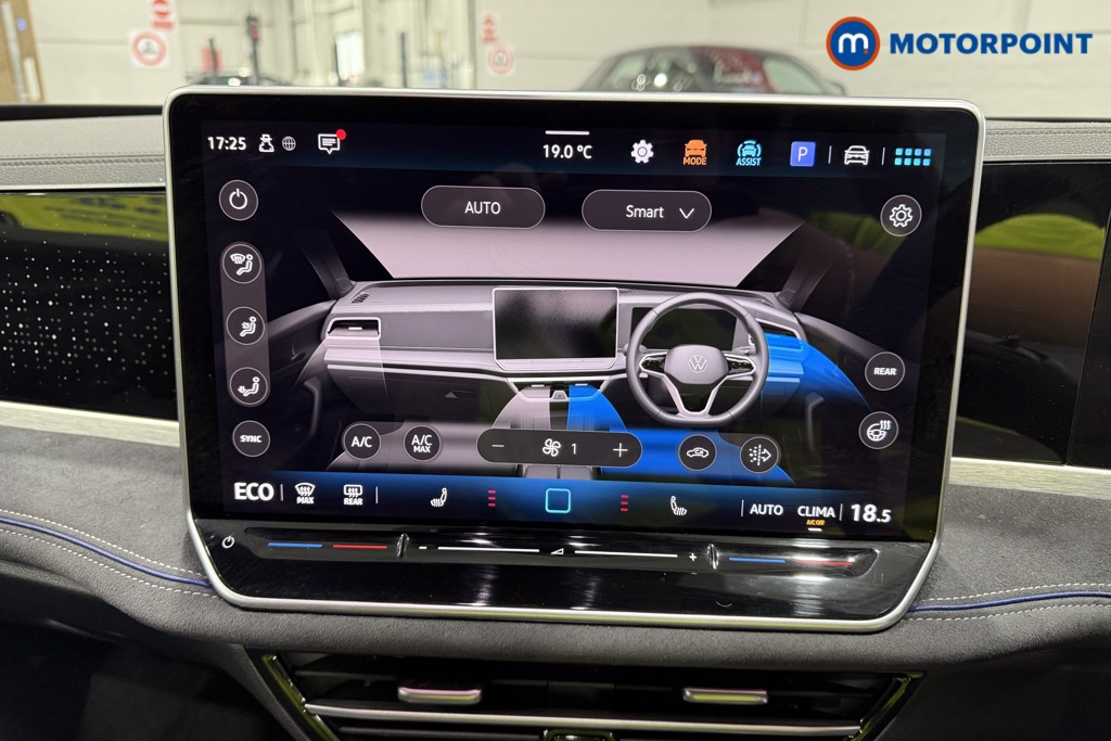 Volkswagen Passat R-Line Automatic Petrol Plug-In Hybrid Estate - Stock Number (1672182) - 10th supplementary image