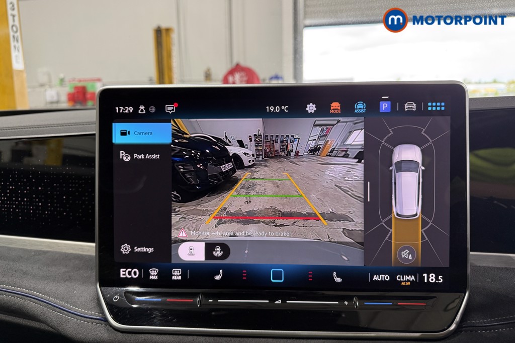 Volkswagen Passat R-Line Automatic Petrol Plug-In Hybrid Estate - Stock Number (1672182) - 11th supplementary image
