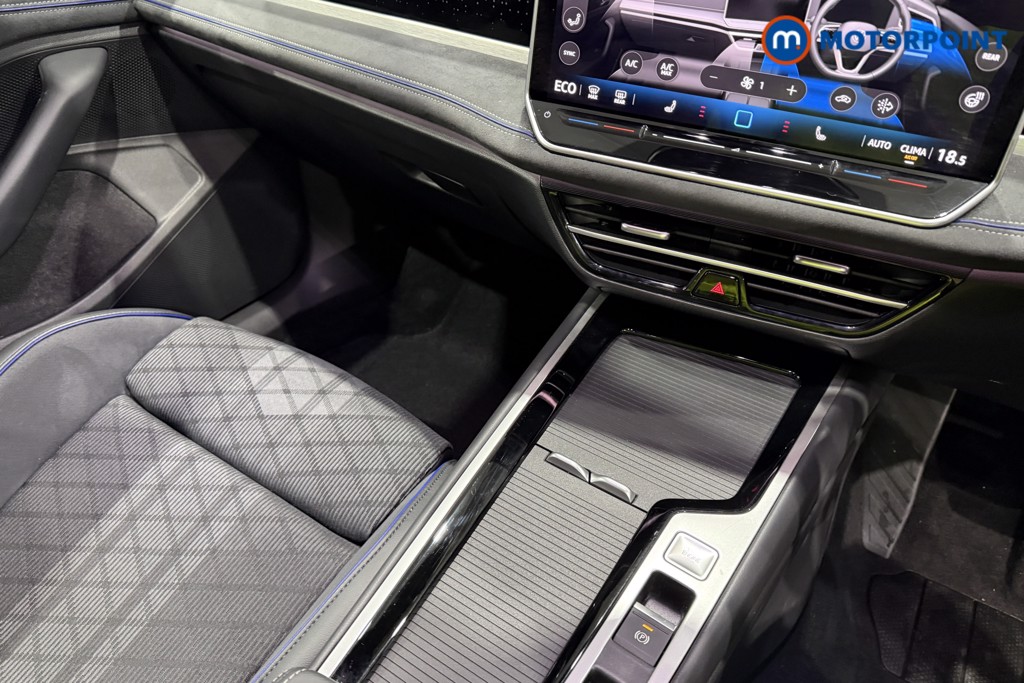 Volkswagen Passat R-Line Automatic Petrol Plug-In Hybrid Estate - Stock Number (1672182) - 12th supplementary image