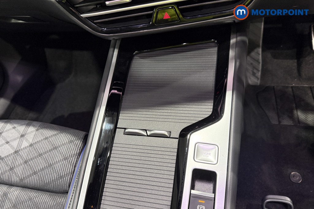 Volkswagen Passat R-Line Automatic Petrol Plug-In Hybrid Estate - Stock Number (1672182) - 13th supplementary image