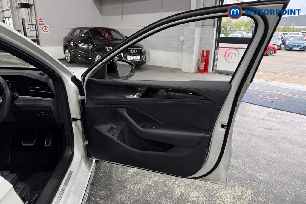 Volkswagen Passat R-Line Automatic Petrol Plug-In Hybrid Estate - Stock Number (1672182) - 14th supplementary image