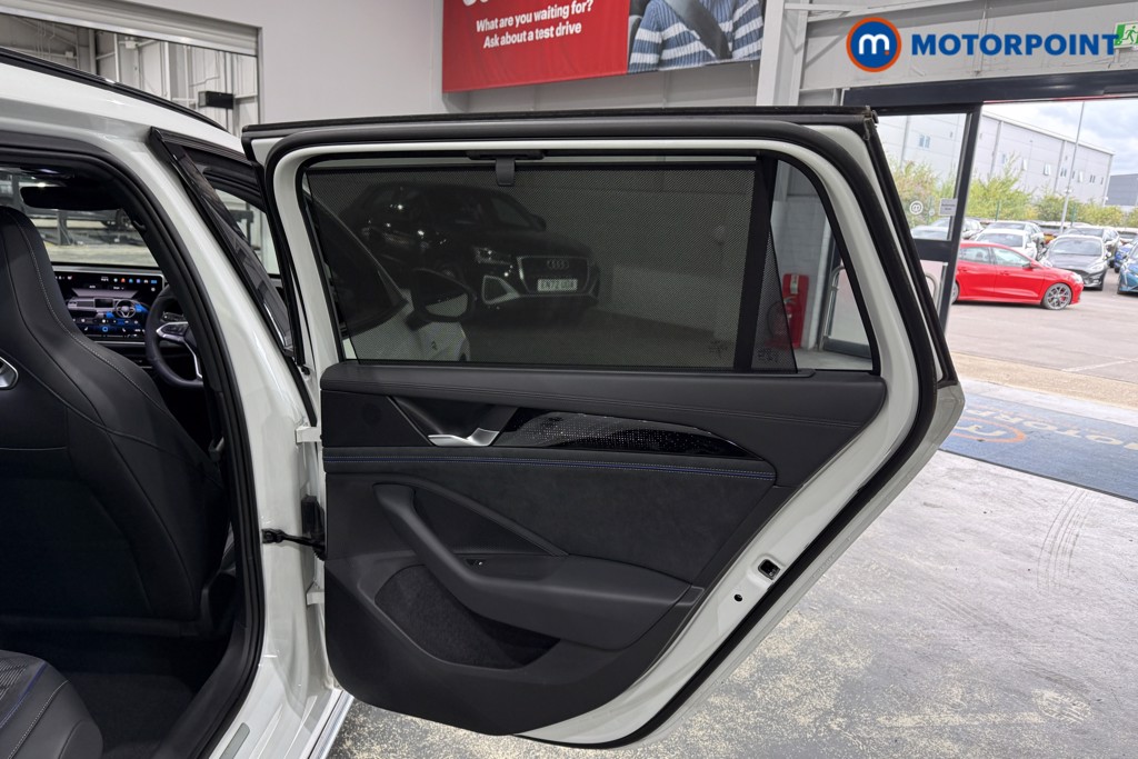 Volkswagen Passat R-Line Automatic Petrol Plug-In Hybrid Estate - Stock Number (1672182) - 18th supplementary image