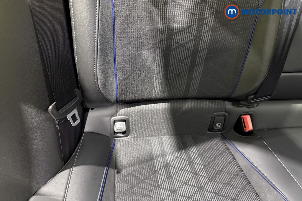 Volkswagen Passat R-Line Automatic Petrol Plug-In Hybrid Estate - Stock Number (1672182) - 20th supplementary image