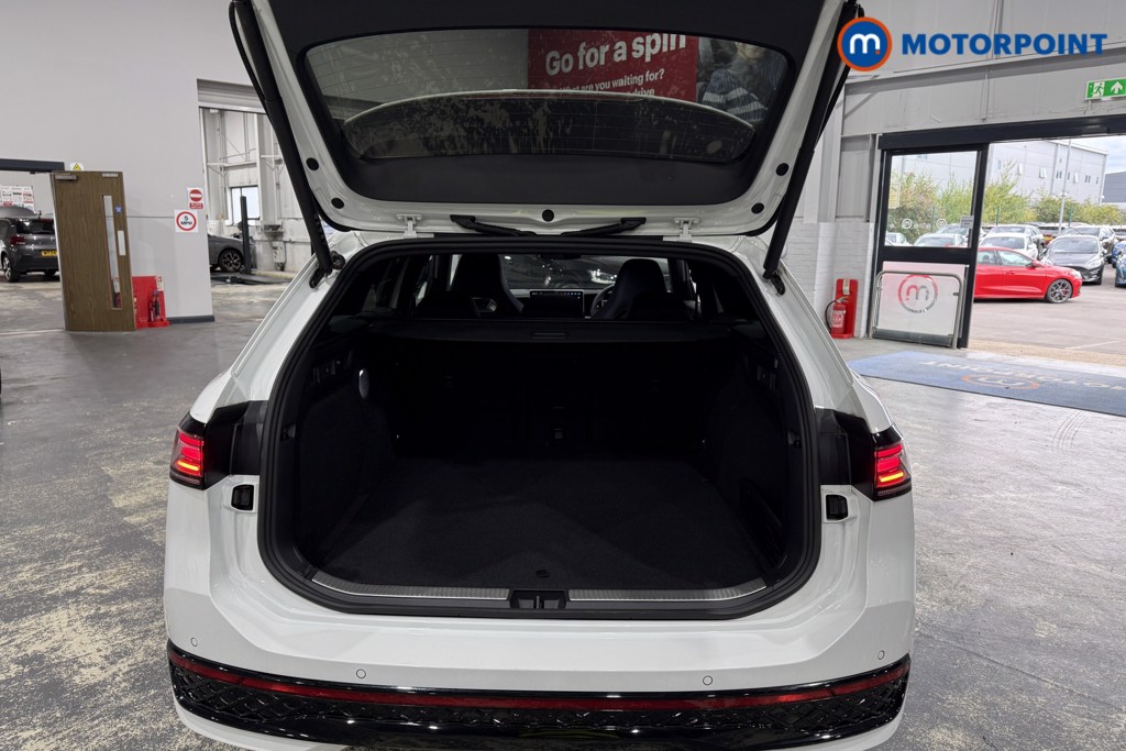 Volkswagen Passat R-Line Automatic Petrol Plug-In Hybrid Estate - Stock Number (1672182) - 21st supplementary image