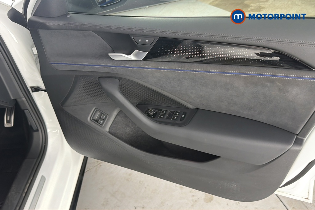 Volkswagen Passat R-Line Automatic Petrol Plug-In Hybrid Estate - Stock Number (1672658) - 18th supplementary image