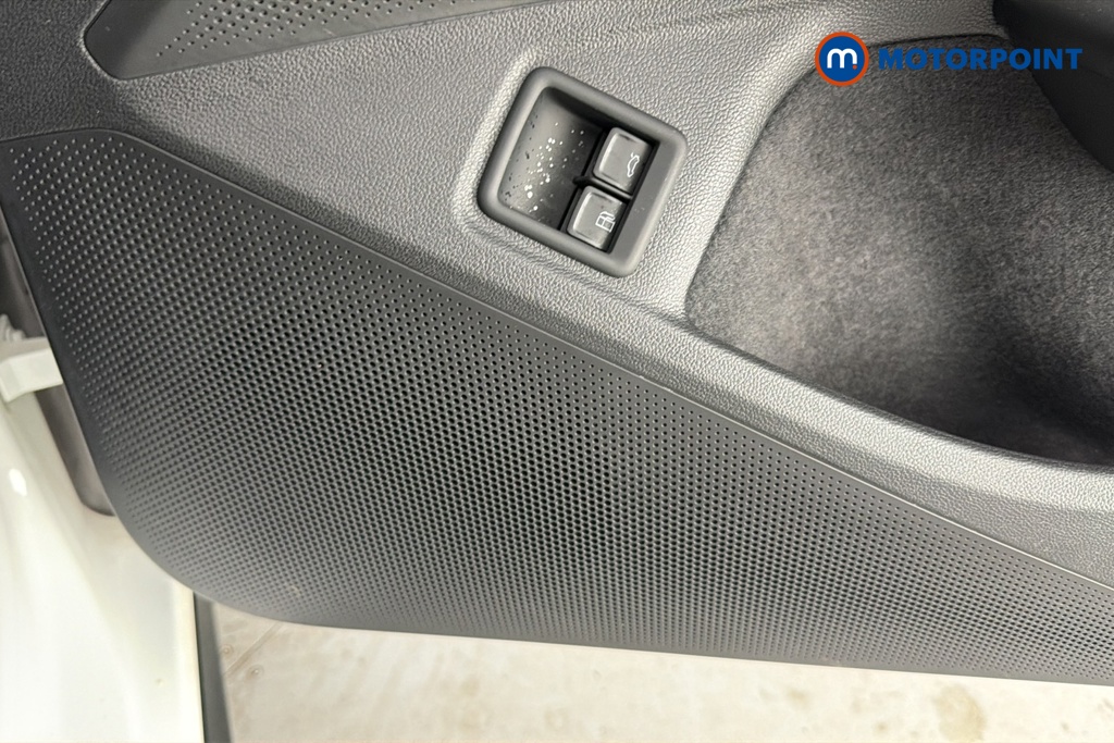 Volkswagen Passat R-Line Automatic Petrol Plug-In Hybrid Estate - Stock Number (1672658) - 21st supplementary image