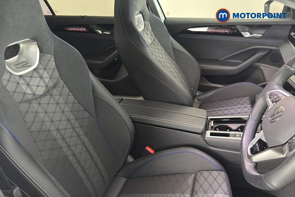 Volkswagen Passat R-Line Automatic Petrol Plug-In Hybrid Estate - Stock Number (1672658) - 22nd supplementary image