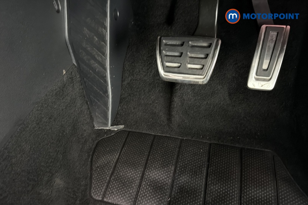 Volkswagen Passat R-Line Automatic Petrol Plug-In Hybrid Estate - Stock Number (1672658) - 24th supplementary image