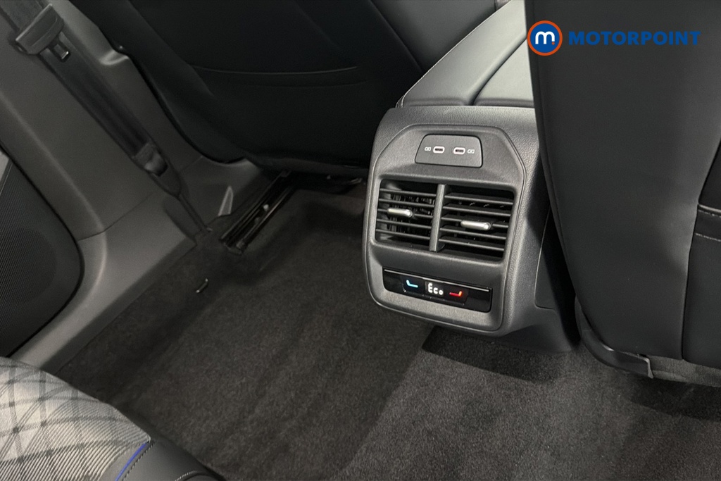 Volkswagen Passat R-Line Automatic Petrol Plug-In Hybrid Estate - Stock Number (1672658) - 28th supplementary image