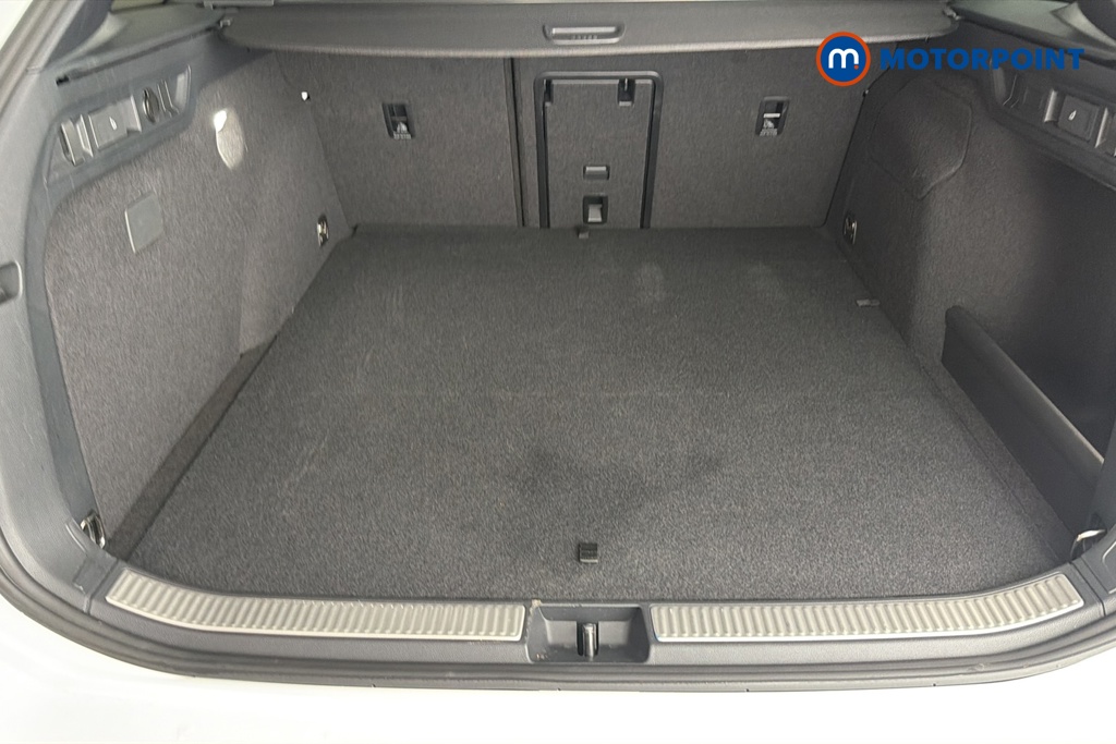 Volkswagen Passat R-Line Automatic Petrol Plug-In Hybrid Estate - Stock Number (1672658) - 30th supplementary image