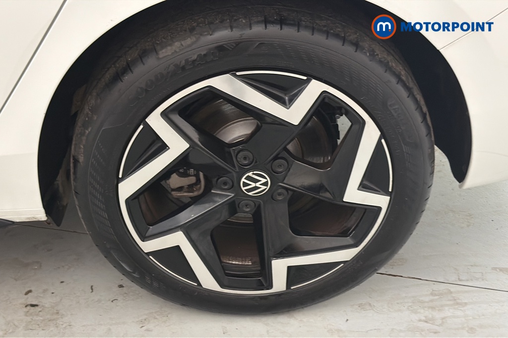 Volkswagen Passat R-Line Automatic Petrol Plug-In Hybrid Estate - Stock Number (1672658) - 45th supplementary image