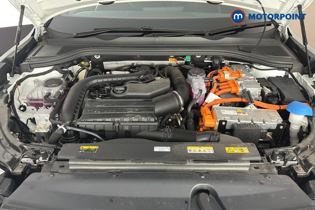 Volkswagen Passat R-Line Automatic Petrol Plug-In Hybrid Estate - Stock Number (1672658) - 48th supplementary image