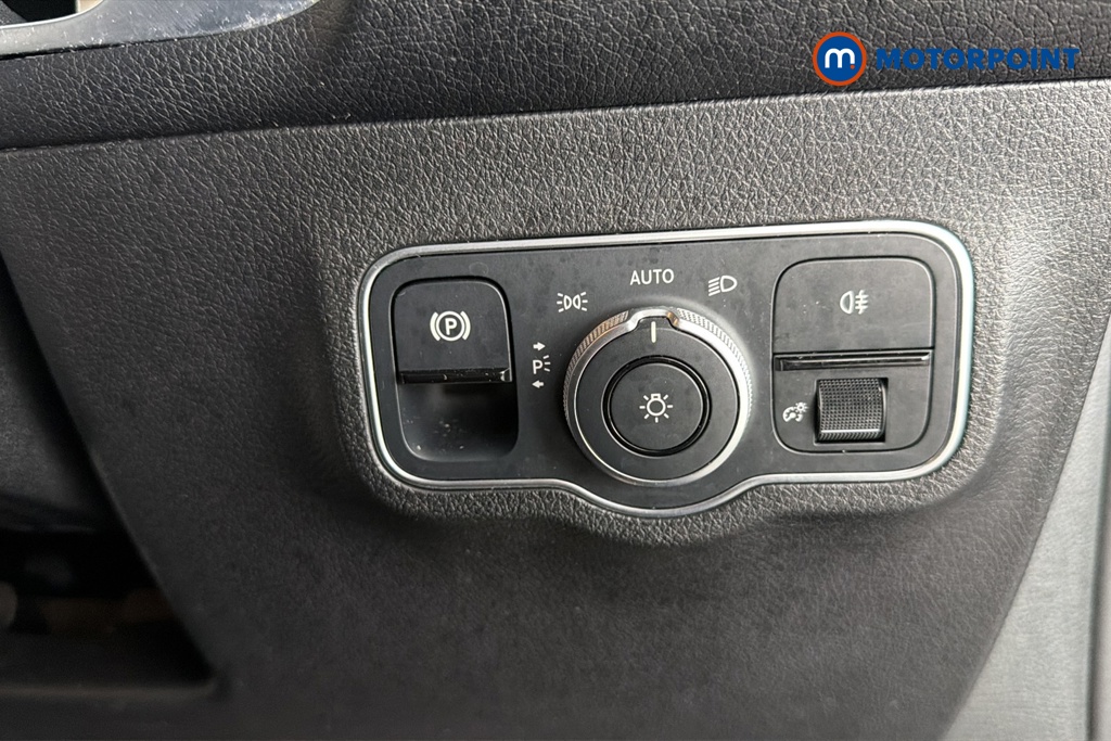 Mercedes-Benz GLB Amg Line Automatic Petrol SUV - Stock Number (1670878) - 11th supplementary image
