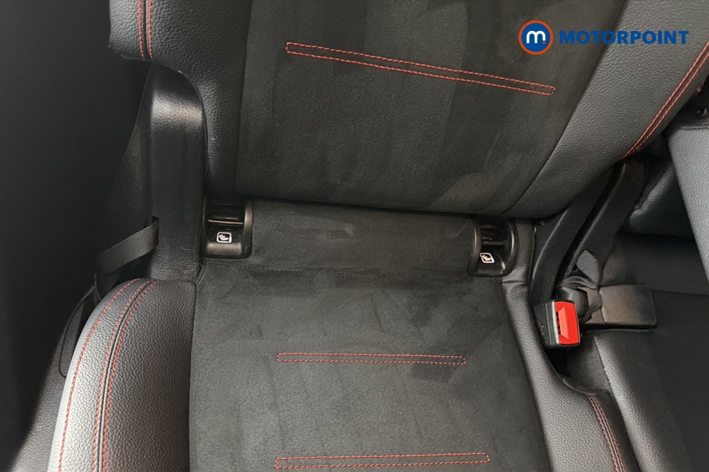 Mercedes-Benz GLB Amg Line Automatic Petrol SUV - Stock Number (1670878) - 27th supplementary image
