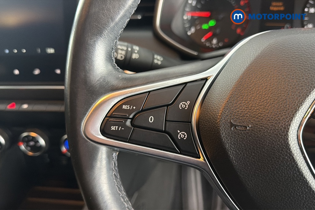 Renault Clio Iconic Manual Petrol Hatchback - Stock Number (1671215) - 4th supplementary image