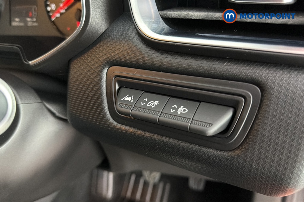 Renault Clio Iconic Manual Petrol Hatchback - Stock Number (1671215) - 11th supplementary image