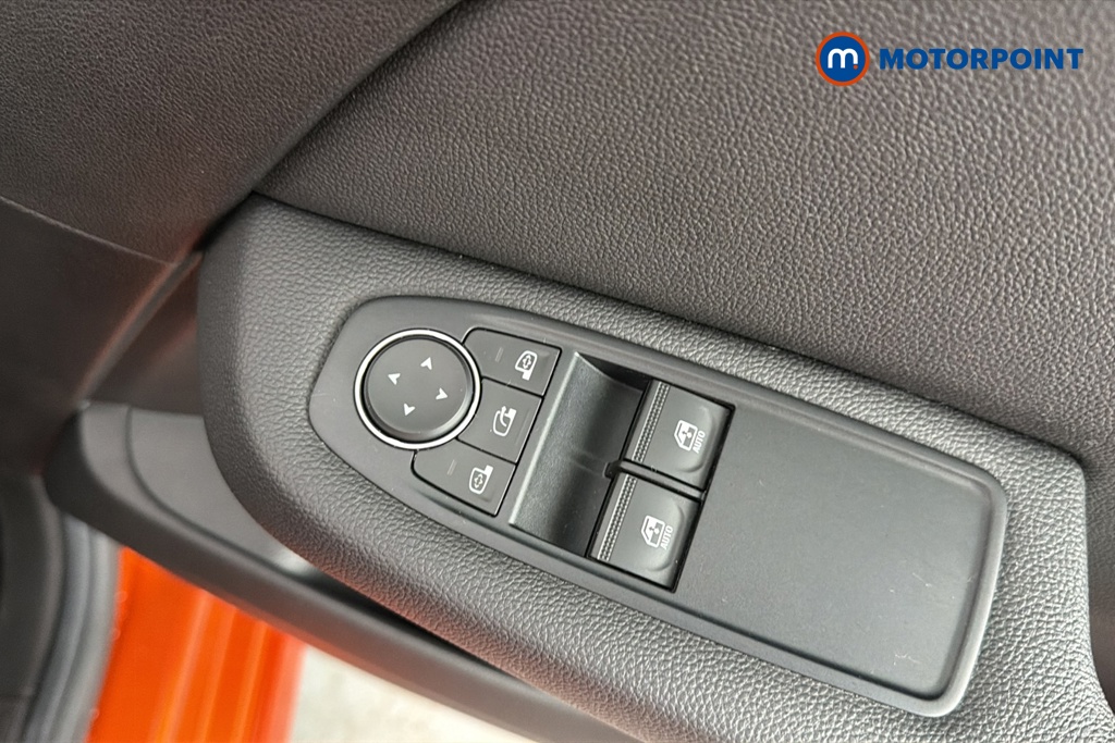Renault Clio Iconic Manual Petrol Hatchback - Stock Number (1671215) - 19th supplementary image