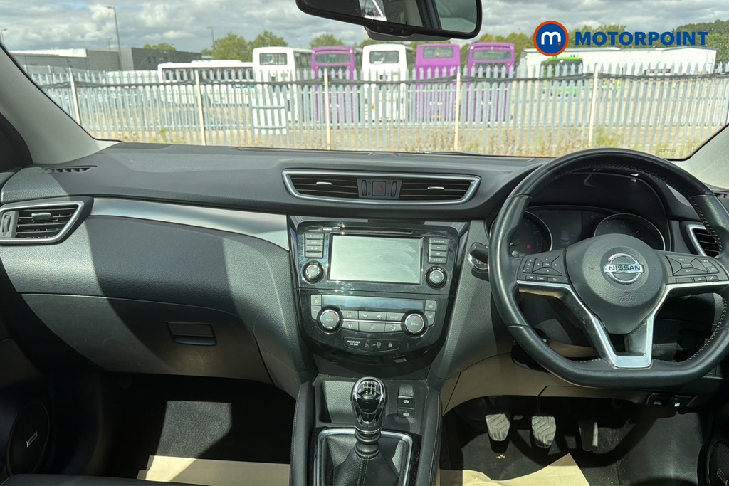 Nissan Qashqai Tekna Manual Petrol SUV - Stock Number (1653600) - 1st supplementary image