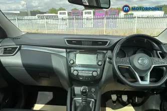 Nissan Qashqai Tekna Manual Petrol SUV - Stock Number (1653600) - 1st supplementary image