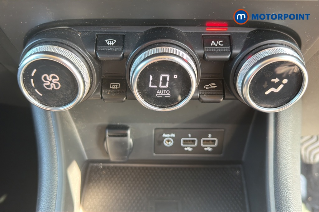 Renault Captur S Edition Manual Petrol SUV - Stock Number (1657442) - 12th supplementary image