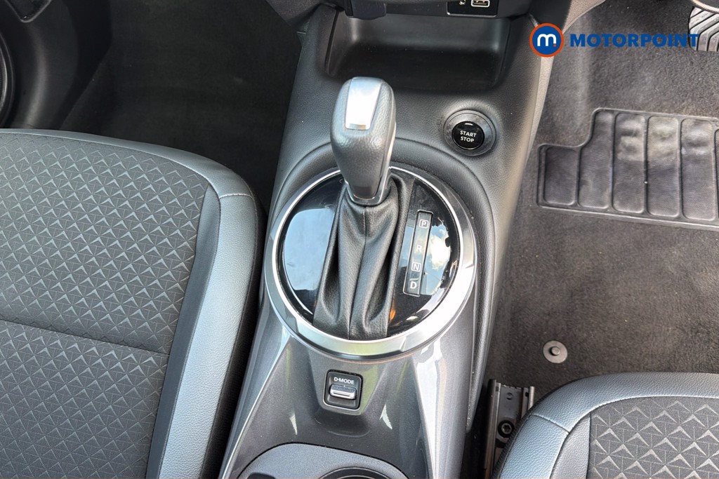 Nissan Juke N-Connecta Automatic Petrol-Electric Hybrid SUV - Stock Number (1664564) - 8th supplementary image