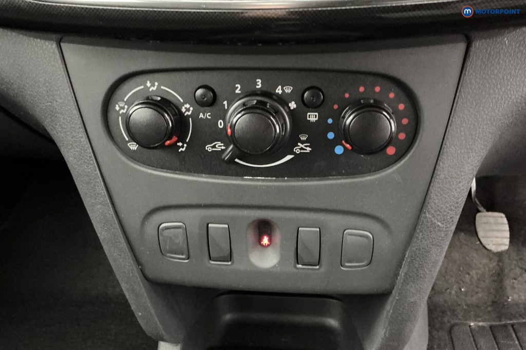 Dacia Sandero Essential Manual Petrol Hatchback - Stock Number (1666769) - 17th supplementary image