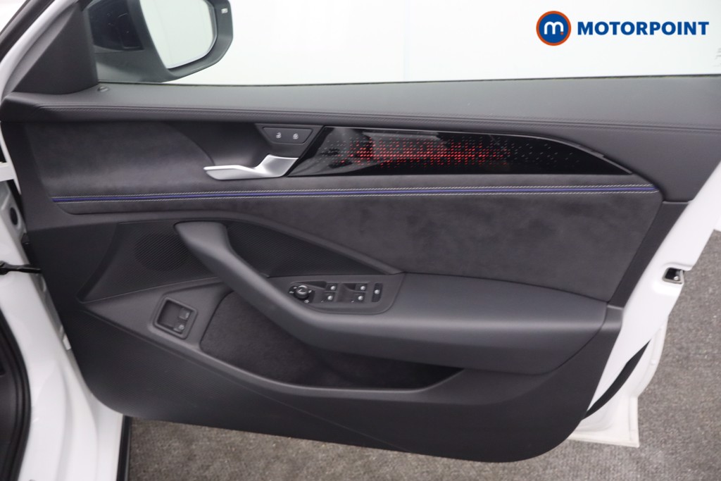 Volkswagen Passat R-Line Automatic Petrol Plug-In Hybrid Estate - Stock Number (1669028) - 9th supplementary image