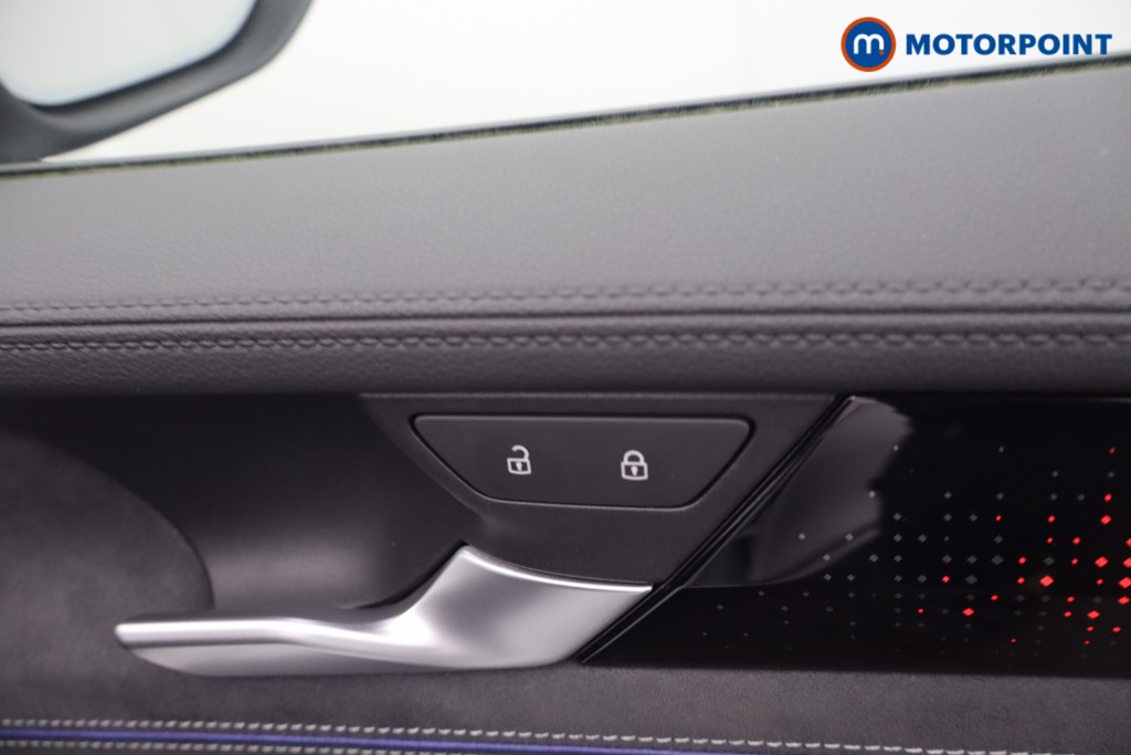 Volkswagen Passat R-Line Automatic Petrol Plug-In Hybrid Estate - Stock Number (1669028) - 10th supplementary image