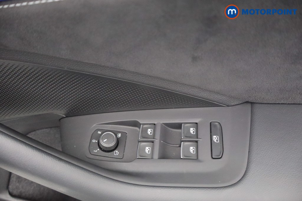 Volkswagen Passat R-Line Automatic Petrol Plug-In Hybrid Estate - Stock Number (1669028) - 11th supplementary image