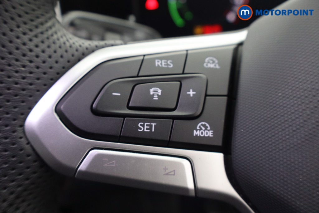 Volkswagen Passat R-Line Automatic Petrol Plug-In Hybrid Estate - Stock Number (1669028) - 17th supplementary image