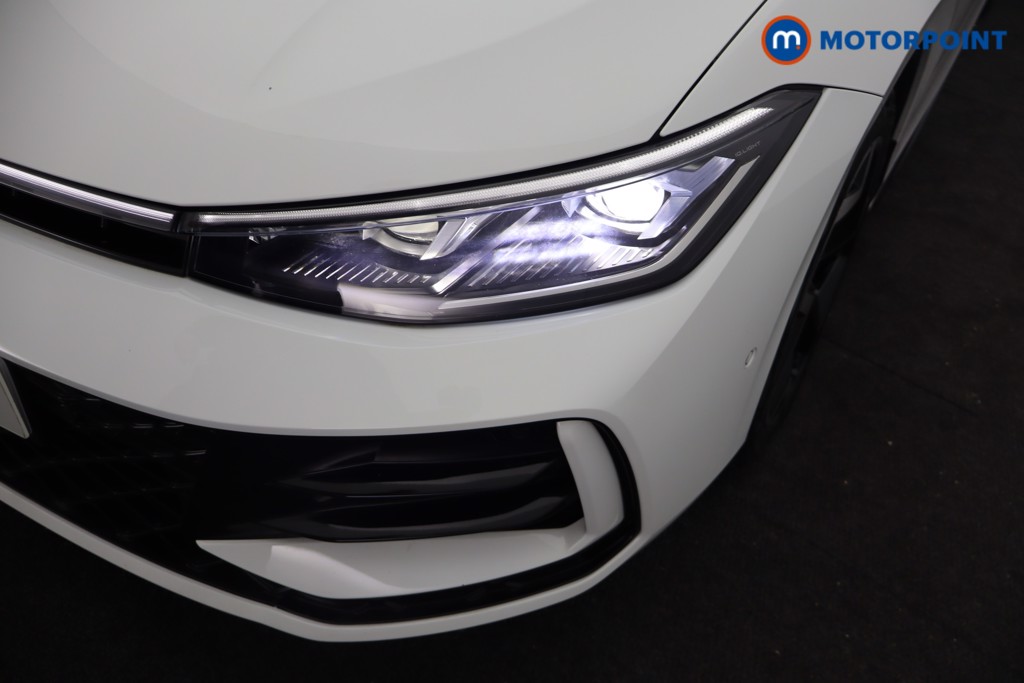 Volkswagen Passat R-Line Automatic Petrol Plug-In Hybrid Estate - Stock Number (1669028) - 27th supplementary image