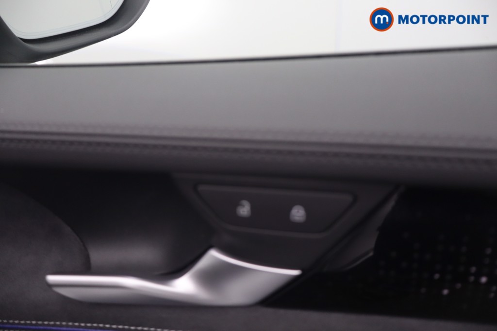 Volkswagen Passat R-Line Automatic Petrol Plug-In Hybrid Estate - Stock Number (1669030) - 10th supplementary image