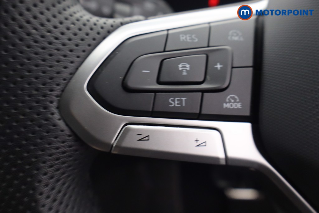 Volkswagen Passat R-Line Automatic Petrol Plug-In Hybrid Estate - Stock Number (1669030) - 17th supplementary image