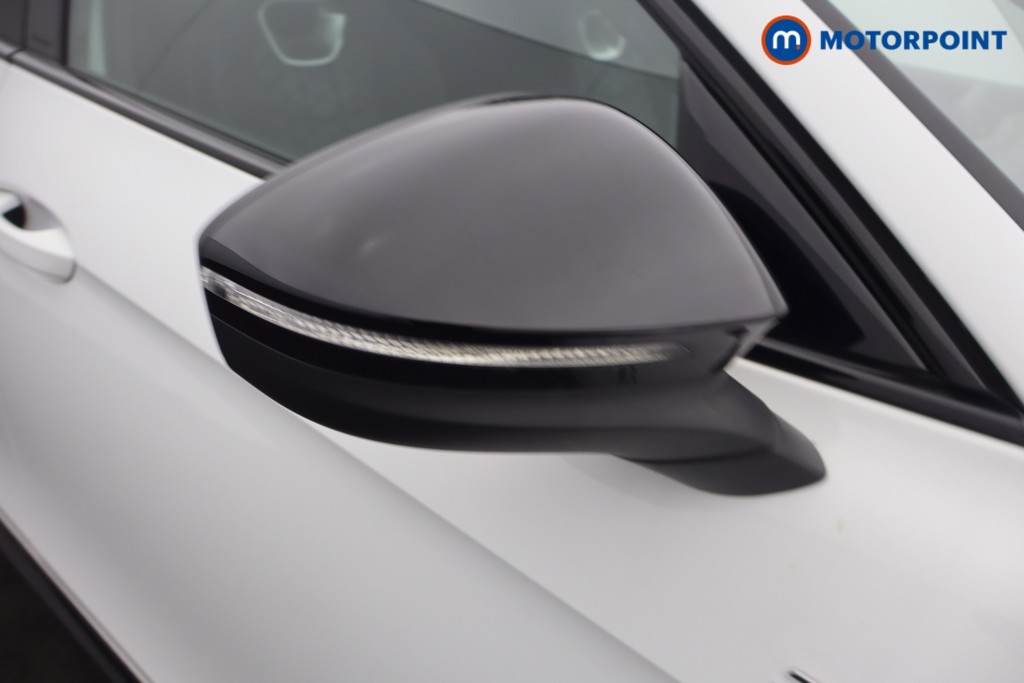 Volkswagen Passat R-Line Automatic Petrol Plug-In Hybrid Estate - Stock Number (1669030) - 24th supplementary image