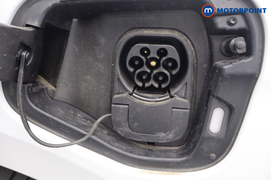 Volkswagen Passat R-Line Automatic Petrol Plug-In Hybrid Estate - Stock Number (1669030) - 28th supplementary image