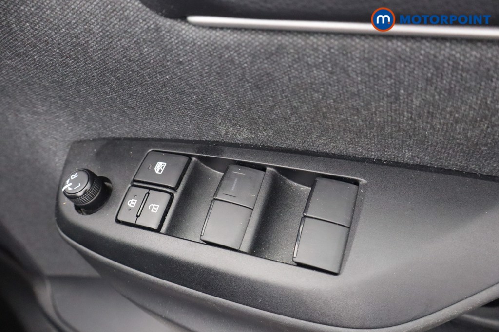 Toyota Yaris Design Automatic Petrol-Electric Hybrid Hatchback - Stock Number (1669587) - 10th supplementary image