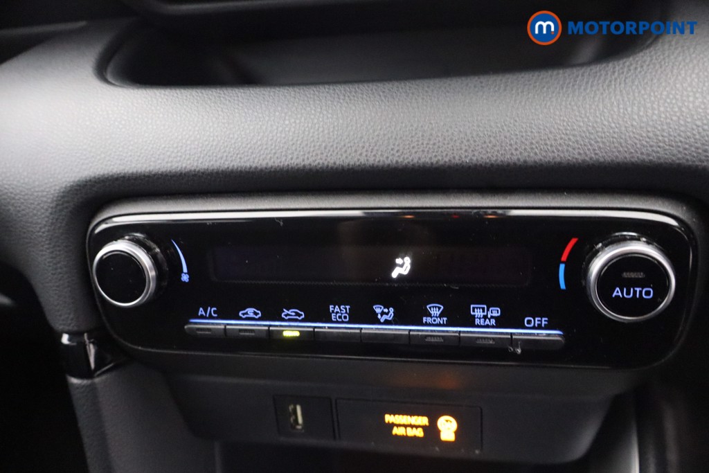 Toyota Yaris Design Automatic Petrol-Electric Hybrid Hatchback - Stock Number (1669587) - 16th supplementary image