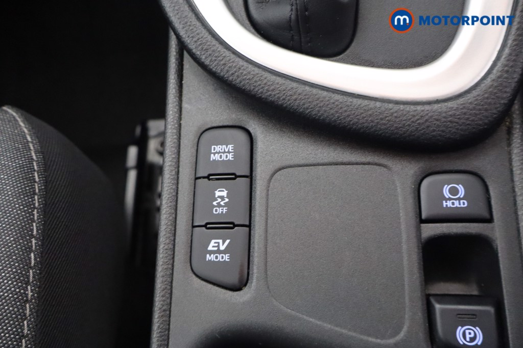 Toyota Yaris Design Automatic Petrol-Electric Hybrid Hatchback - Stock Number (1669587) - 17th supplementary image