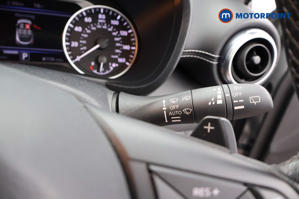 Nissan Juke N-Connecta Automatic Petrol SUV - Stock Number (1669787) - 6th supplementary image