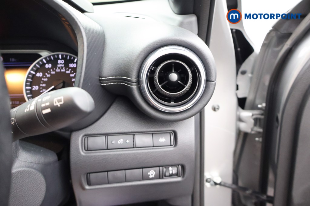 Nissan Juke N-Connecta Automatic Petrol SUV - Stock Number (1669787) - 7th supplementary image