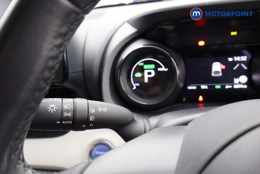 Toyota Yaris Excel Automatic Petrol-Electric Hybrid Hatchback - Stock Number (1669846) - 5th supplementary image