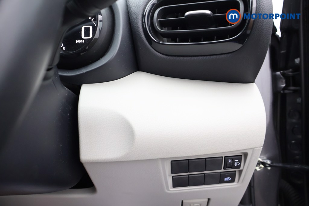Toyota Yaris Excel Automatic Petrol-Electric Hybrid Hatchback - Stock Number (1669846) - 7th supplementary image