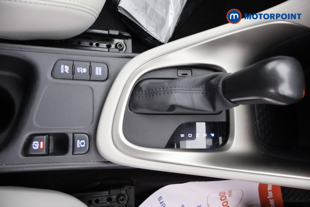 Toyota Yaris Excel Automatic Petrol-Electric Hybrid Hatchback - Stock Number (1669846) - 11th supplementary image