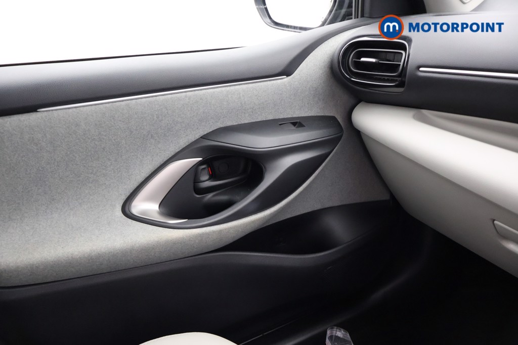 Toyota Yaris Excel Automatic Petrol-Electric Hybrid Hatchback - Stock Number (1669846) - 13th supplementary image