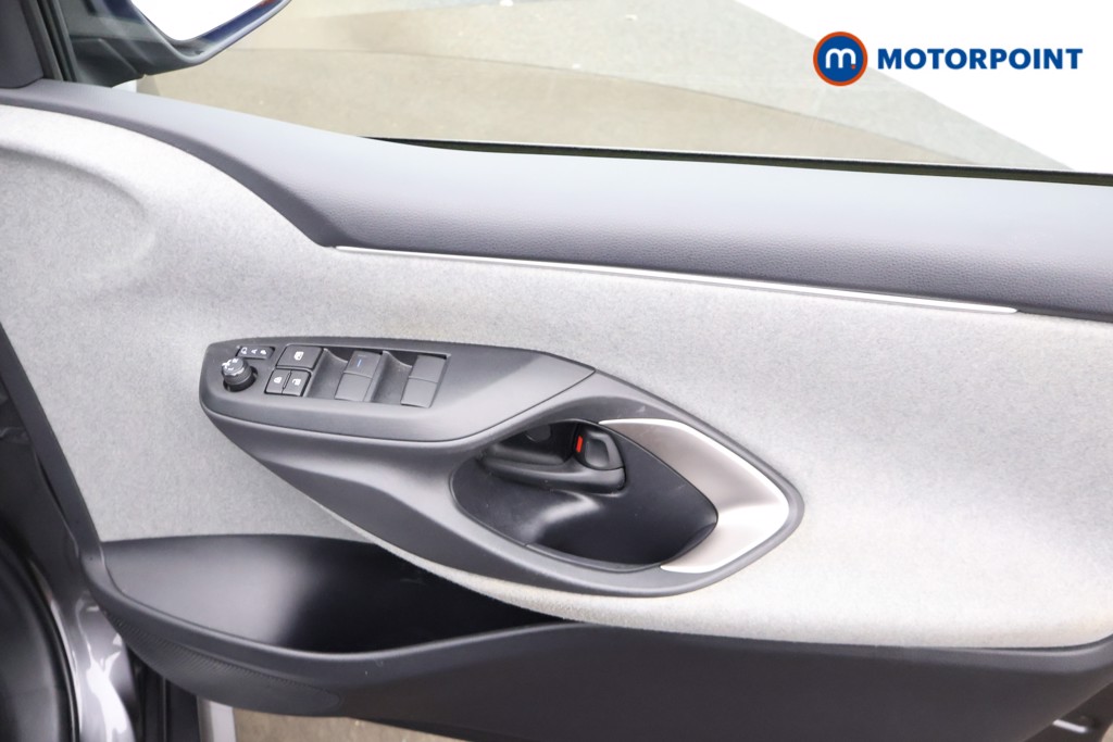 Toyota Yaris Excel Automatic Petrol-Electric Hybrid Hatchback - Stock Number (1669846) - 14th supplementary image