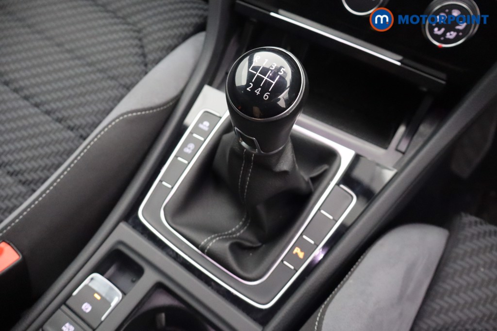 Volkswagen Golf R-Line Manual Petrol Hatchback - Stock Number (1670323) - 4th supplementary image