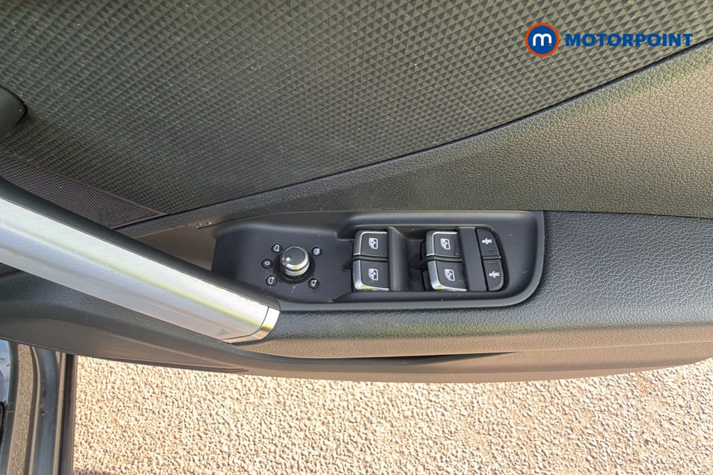 Audi Q2 Black Edition Manual Petrol SUV - Stock Number (1670902) - 21st supplementary image