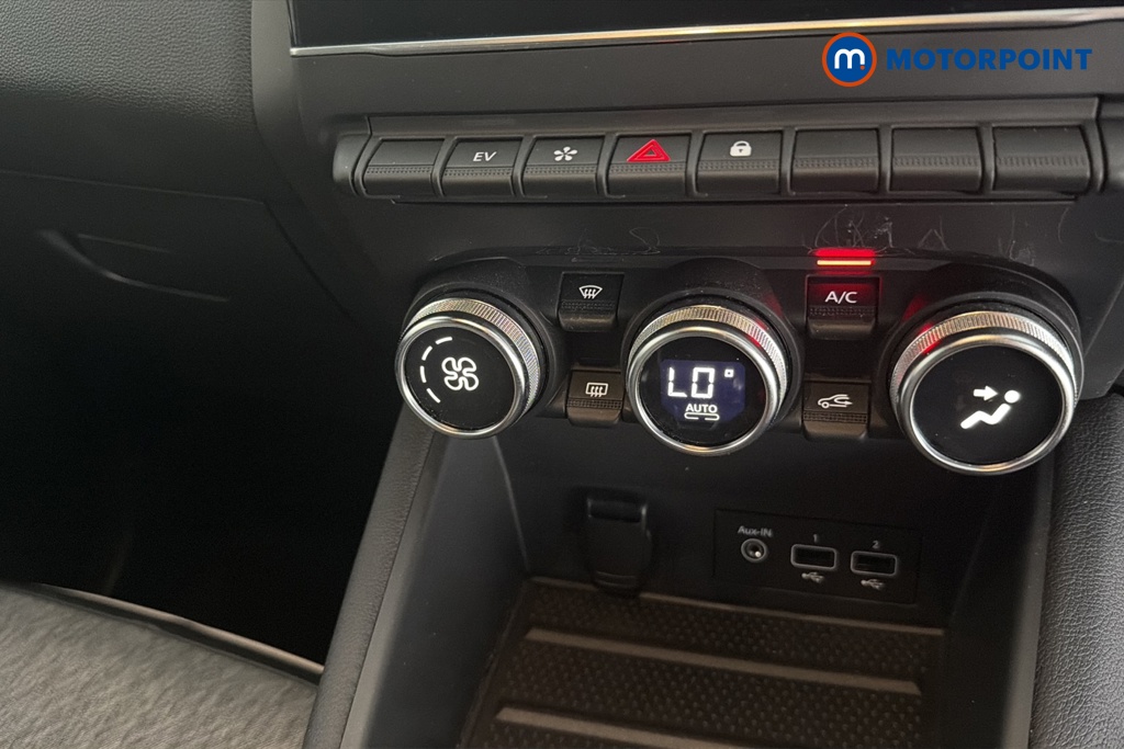 Renault Captur Launch Edition Automatic Petrol Plug-In Hybrid SUV - Stock Number (1670904) - 12th supplementary image