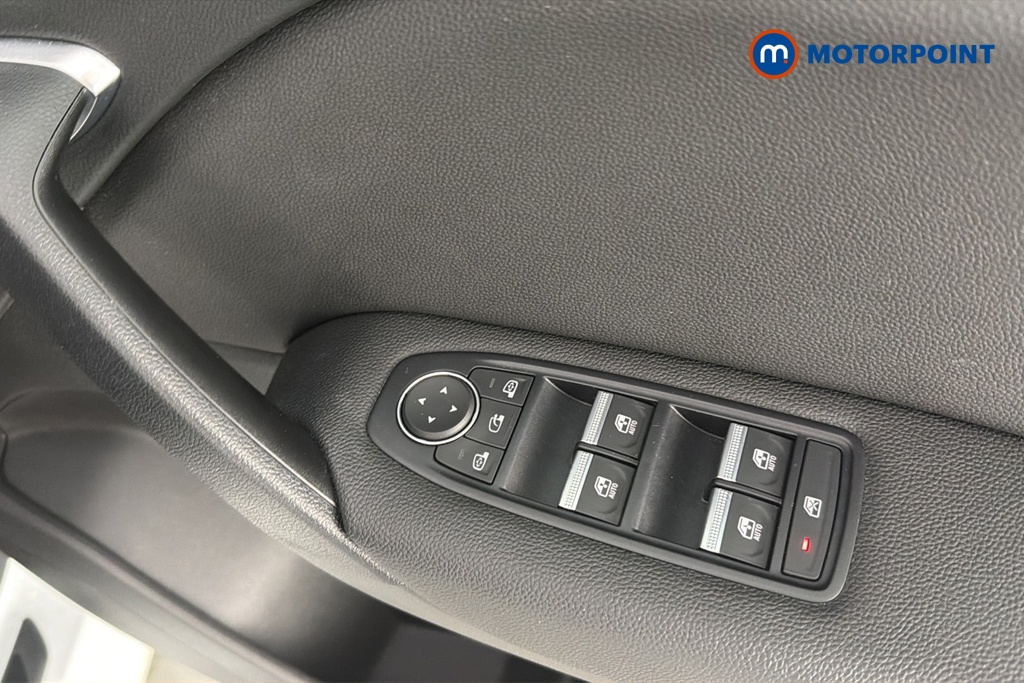 Renault Captur Launch Edition Automatic Petrol Plug-In Hybrid SUV - Stock Number (1670904) - 19th supplementary image